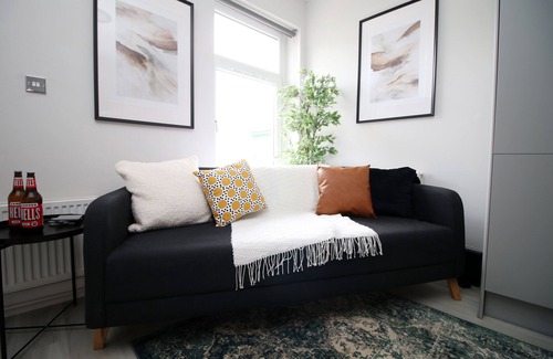 Roath Apartment | Treharris Street by Tŷ SA