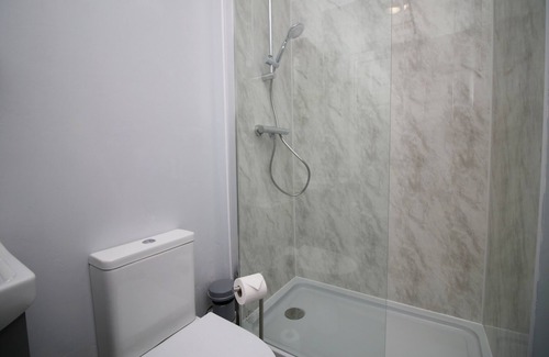 Roath Apartment | Treharris Street by Tŷ SA