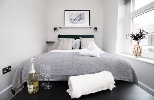 Roath Apartment | Treharris Street by Tŷ SA