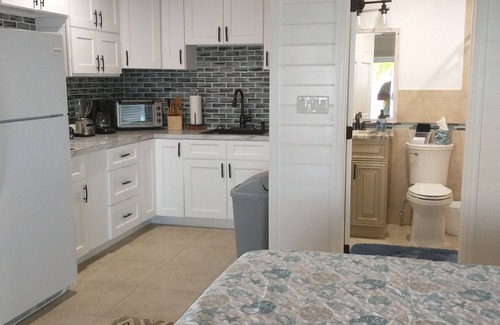 South Palmetto Point Resort | Trela Sands #3 in Eleuthera Bahamas 1 Bedroom studio right on the beach