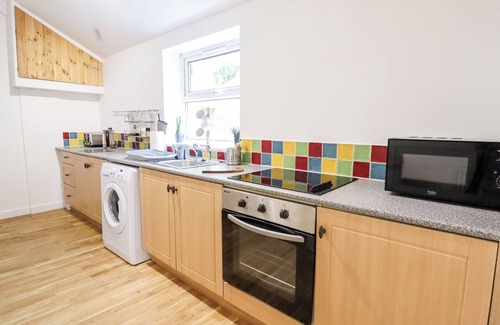 Conwy House | TREM Y DON, pet friendly, with hot tub in Dolgarrog