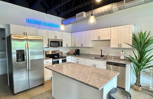 TMAG Thompson LN - Murfreesboro Rd Condo | Tremendous 1-bedroom condo in Nashville located 5 mins from BNA