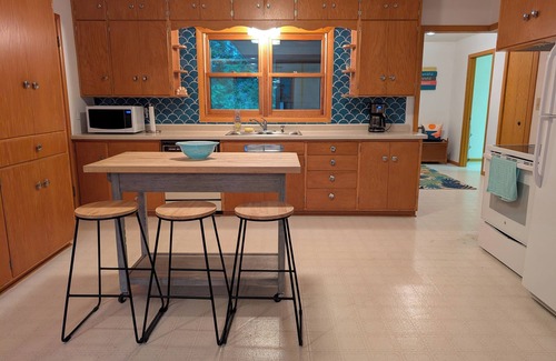 Willmar Cabin | Trendy 4-bedroom cabin, comfortable and spacious, with kid friendly beach