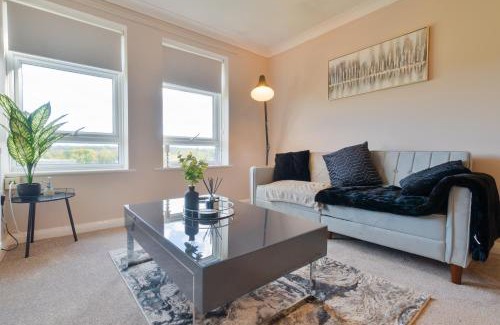 Canterbury Apartment | Trendy Central Apartment with Free Parking - Perfect for Contractors and Families