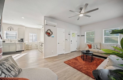 New Era Park House | Trendy Escape in the Heart of Sacramento!