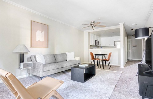 Santa Clara Apartment | Trendy Santa Clara 1BR w/Gym, Pool & W/D, walk to Safeway, by Blueground