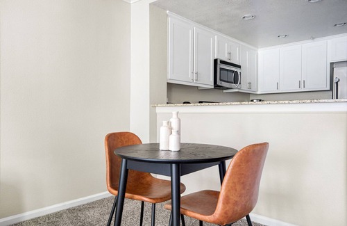 Santa Clara Apartment | Trendy Santa Clara 1BR w/Gym, Pool & W/D, walk to Safeway, by Blueground
