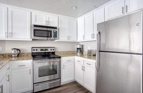 Santa Clara Apartment | Trendy Santa Clara 1BR w/Gym, Pool & W/D, walk to Safeway, by Blueground