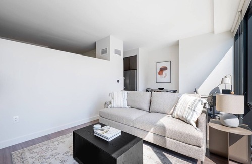 South Loop Apartment | Trendy South Loop 1BR w/Pool, Gym & Spa, nr Grant Park, by Blueground