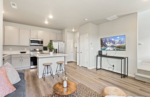 Ault House | Trendy Townhome 20 minutes to Fort Collins, Greeley, and Windsor