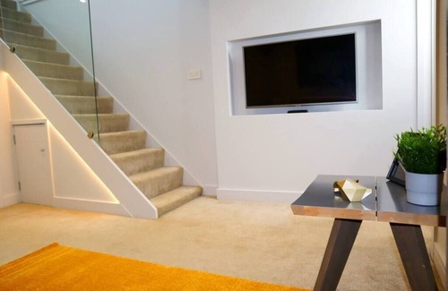 Bournemouth City Centre Apartment | Trendy Urban Split level Apartment - Netflix&WiFi