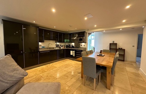 St Austell Cottage | Trewhiddle Villa 17 - a trewhiddle that sleeps 7 guests in 4 bedrooms