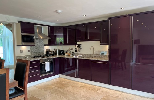 St Austell Cottage | Trewhiddle Villa 23 - a trewhiddle that sleeps 7 guests in 4 bedrooms