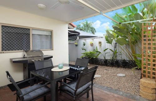 Trinity Beach Apartment | Trinity Beach Pearl - 2BR Apt, 3 min to Beachfront