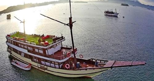 Labuan Bajo Boat Rental | Trip labuanbajo