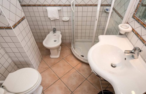 Succhivo Bed & Breakfast | Triple room-Classic-Ensuite with Shower-Garden view