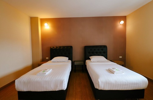 Lat Sawai Hotel | Triple Trees Village