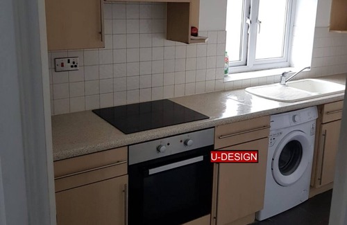 Luton Apartment | Triple Twos - 2 Bedrooms, 2 Bathrooms, 2 Kitchens