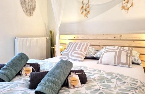 Sedan Apartment | Triplex bohème près du Château à Sedan, idéal 2 couples, ONLY ADULTS