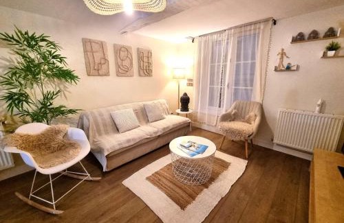 Sedan Apartment | Triplex bohème près du Château à Sedan, idéal 2 couples, ONLY ADULTS