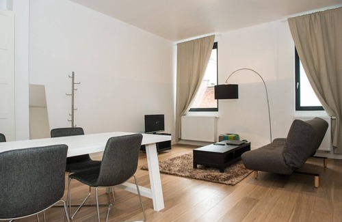 Sint-Andries Apartment | Triplex House in Antwerp Citycenter