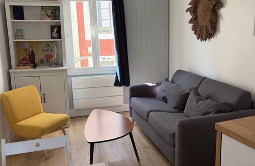 Le Palais Apartment | Triplex in the heart of Le Palais with Wifi, near the beach