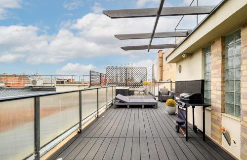 Terezvaros Apartment | Triplex, Rooftop with Parlament view & Jacuzzi