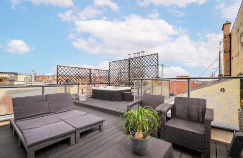 Terezvaros Apartment | Triplex, Rooftop with Parlament view & Jacuzzi