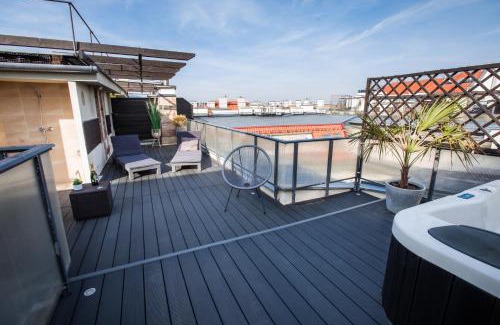Terezvaros Apartment | Triplex, Rooftop with Parlament view & Jacuzzi
