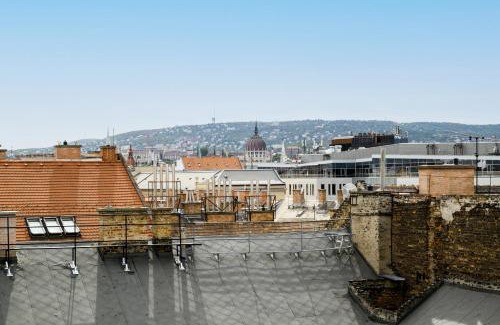 Terezvaros Apartment | Triplex, Rooftop with Parlament view & Jacuzzi