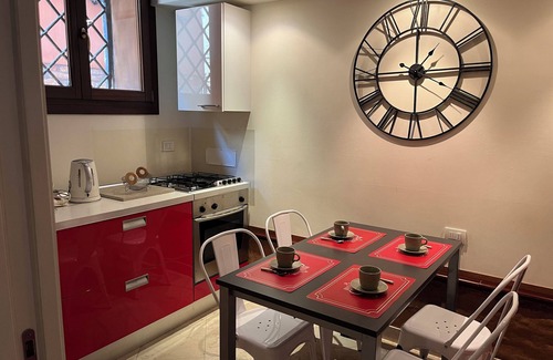 San Polo Apartment | Tron garden apartment in the heart of venice