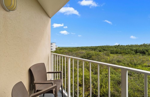 Tavernier Apartment | Tropical Bliss! Private Beach, Pool Access & Near Dolphin Encounters!