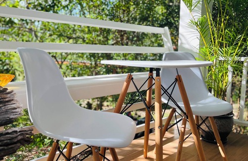 Ko Pha-ngan House | Tropical Bohemian House- 1 king bed , 1 queen air-mattress! 2 min from the beach