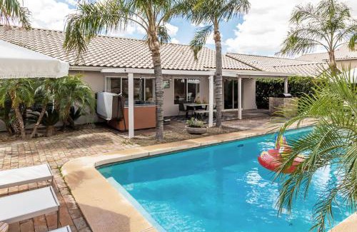 Paradise Valley Village House | Tropical Desert