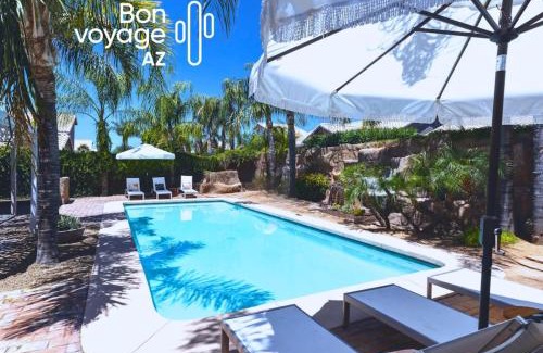 Paradise Valley Village House | Tropical Desert