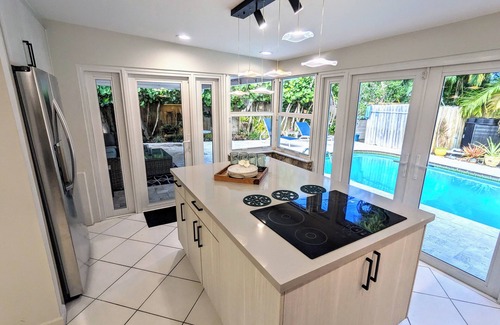 North Palm Beach House | Tropical Escape: King Bed+Heated Pool+Grill + 3 bed/2 bath + Sleeps 8