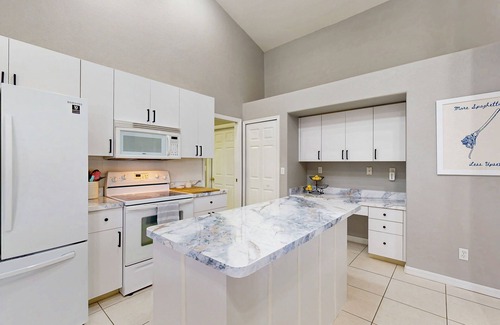 North Port House | Tropical home with in ground pool and large private backyard