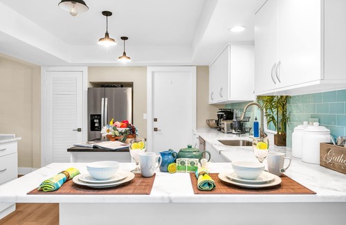 Palm Beach Gardens House | Tropical Mango Bungalow | Pool + Close to Beach!