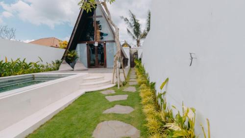Nyambu Villa | Tropical modern 1 bedroom close to canggu