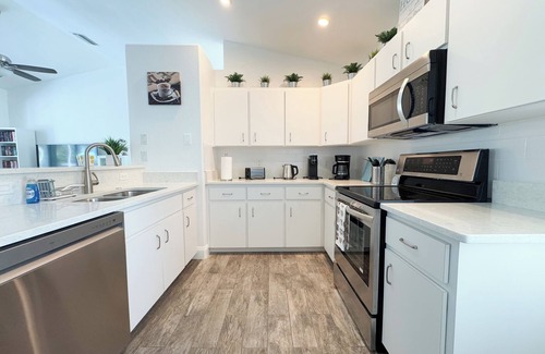 Englewood East Villa | Tropical Paradise near to Manasota Key, private heated pool, Wifi