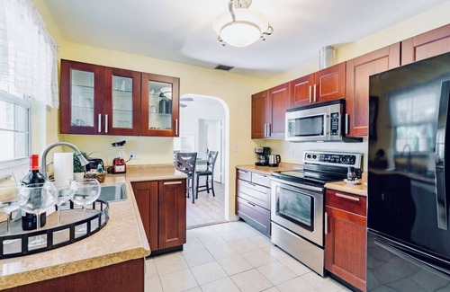 Bradenton House | Tropical Paradise - Private Pool - Close Beaches