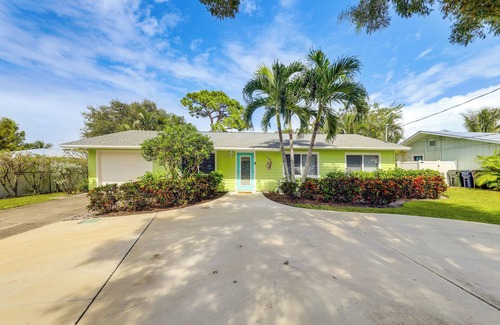 Stuart Cottage | Tropical Pool Paradise: 1 Mi to Downtown Stuart!