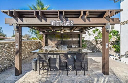 Miami Lakes House | Tropical Pool Paradise x 6-BD 4-BA Luxury Living