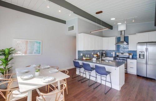 La Jolla Mesa House | Tropical Retreat