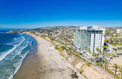 La Jolla Mesa House | Tropical Retreat