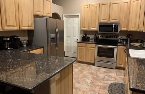 Bullhead City House | Tropical Sunridge Estates Large Family Pool Retreat-6 minutes to Lake Mohave!