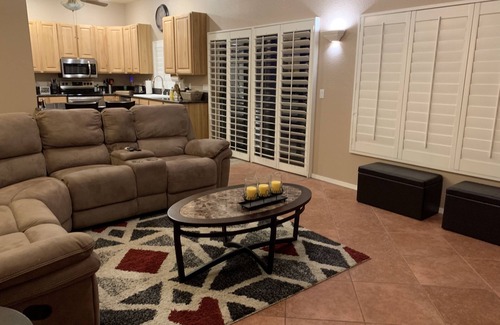 Bullhead City House | Tropical Sunridge Estates Large Family Pool Retreat-6 minutes to Lake Mohave!