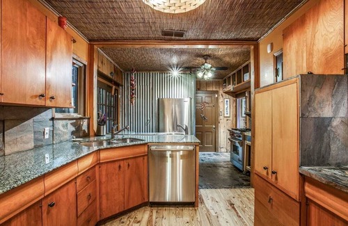 Oak Cliff House | Tropical Sunset Bungalow with Hot Tub & Pool near Bishop Arts District.