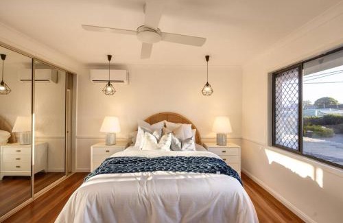 Sunnybank House | Tropical Tranquility Spacious Family Leafy Oasis