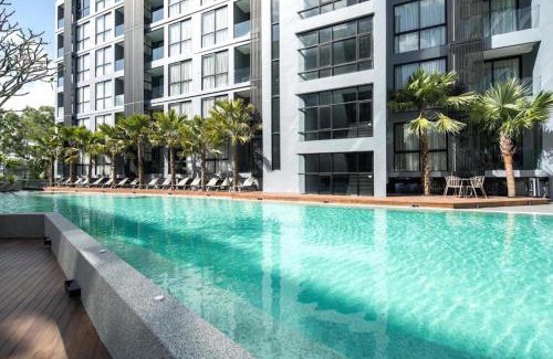 Kamala Apartment | Tropics Kamala Hill View Suite CTG P610 near Beach and Fantasea